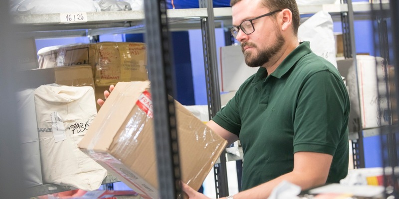 HZA-MD: Besonders zur Weihnachtszeit: Wie das Paket schnell und sicher durch den Zoll kommt / Neue IT-Anwendung erleichtert die Zollabfertigung von Paketsendungen - Foto: presseportal.de