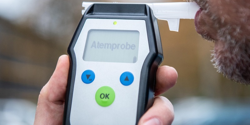 POL-ME: Über 2,5 Promille: Autofahrer verursacht Auffahrunfall - Monheim am Rhein - 2311097 - Foto: presseportal.de