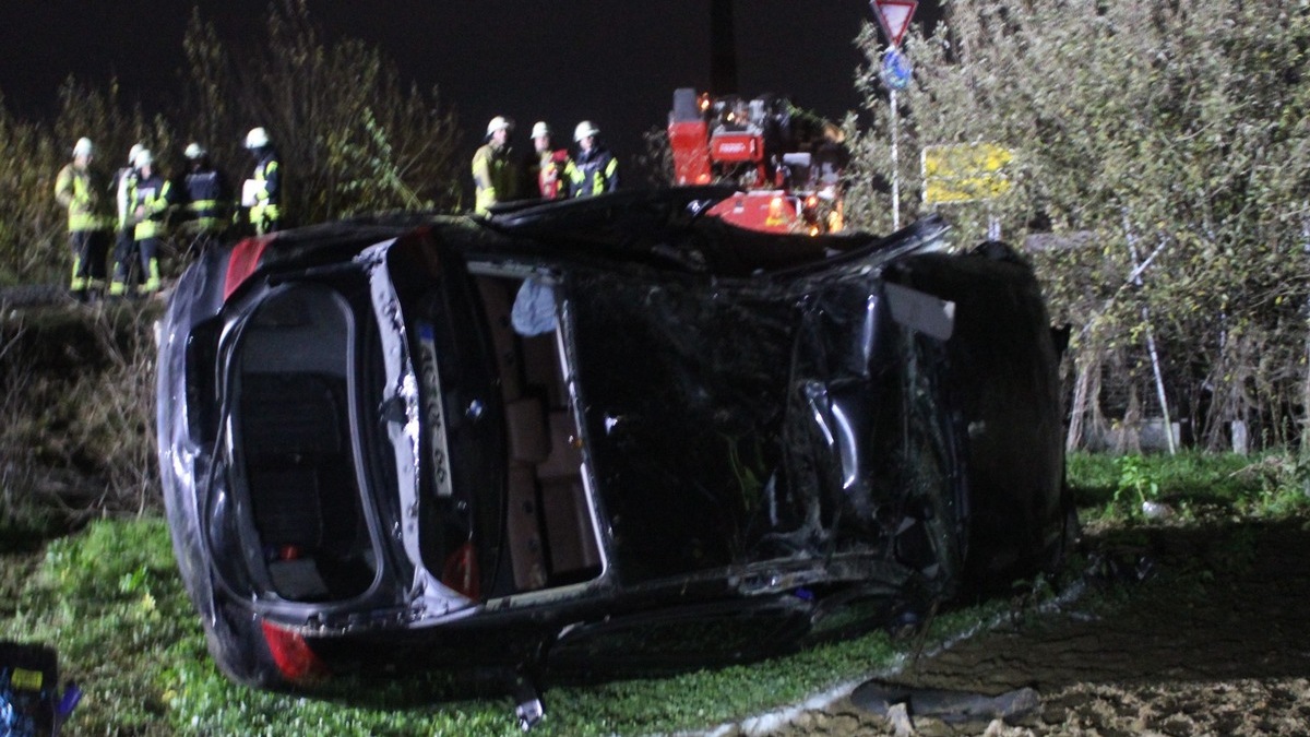 POL-AC: Alleinunfall im Kreisverkehr - Autofahrer erleidet schwerste Verletzungen - Foto: presseportal.de