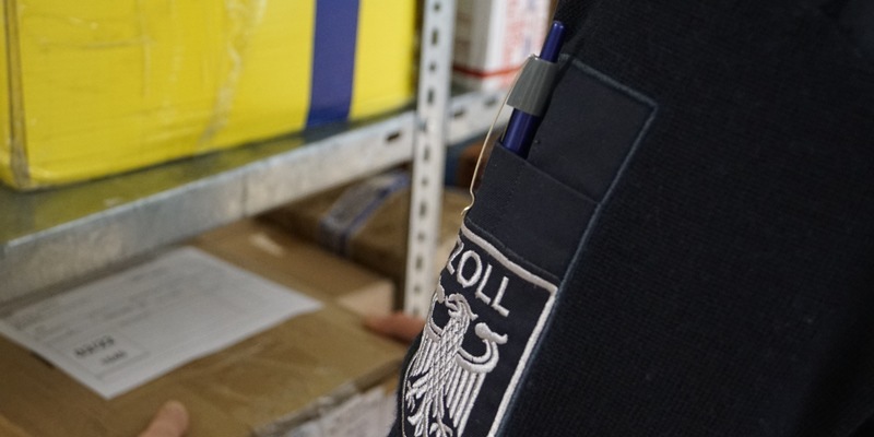 HZA-A: Besonders zur Weihnachtszeit: Wie das Paket schnell und sicher durch den Zoll kommt Neue IT-Anwendung erleichtert die Zollabfertigung von Paketsendungen - Foto: presseportal.de