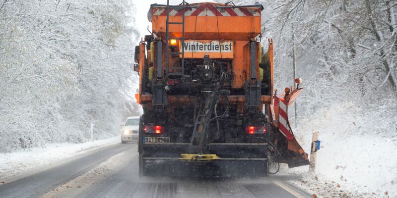 In Rheinland-Pfalz hat es am Montagmorgen bis in die Niederungen geschneit. - Foto: Harald Tittel/dpa