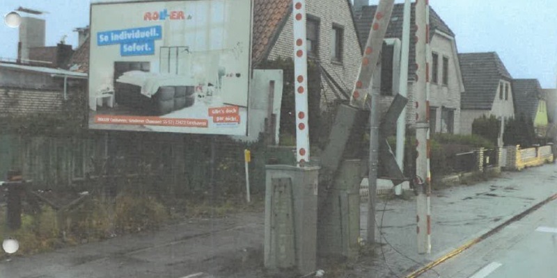 POL-CUX: Verkehrsunfallflucht am Bahnübergang in der Papenstraße in Cuxhaven - Foto: presseportal.de