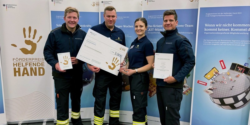 FW Bremerhaven: Bundesinnenministerium zeichnet beim Förderpreis Helfende Hand Bremerhavener Katastrophenschutz aus - Foto: presseportal.de