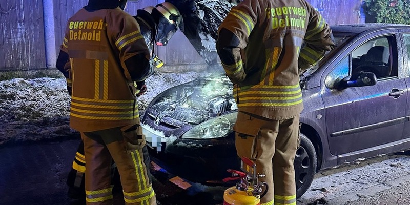 FW-DT: PKW Brand in Ortschaft - Foto: presseportal.de