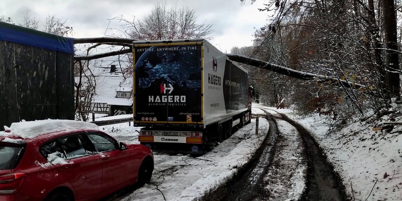 FW Rheingau-Taunus: Schneechaos im Rheingau-Taunus-Kreis: Lage weiterhin angespannt - Foto: presseportal.de