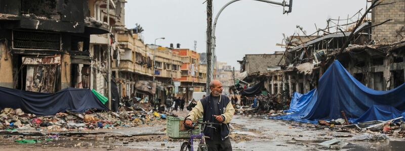 Die schweren Kämpfe im Gazastreifen dauern an. - Foto: Mohammed Hajjar/AP/dpa