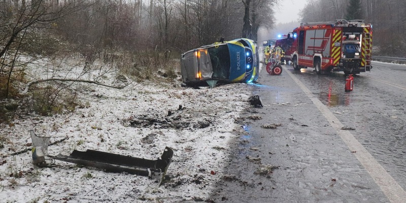 POL-HX: Glätteunfälle: Autos landen im Straßengraben - Foto: presseportal.de