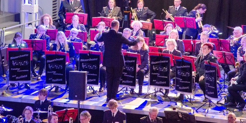 FW-RD: Feuerwehr macht Musik : Nordmarkhallenkonzerte gehen ins 51. Jahr - Foto: presseportal.de