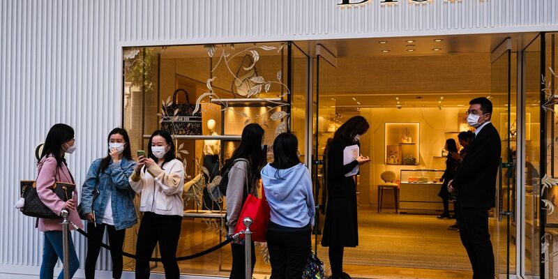 Geschäft der Luxusmodemarke «Dior» im Einkaufsviertel Tsim Sha Tsui in Homgkong. - Foto: Keith Tsuji/ZUMA Press Wire/dpa