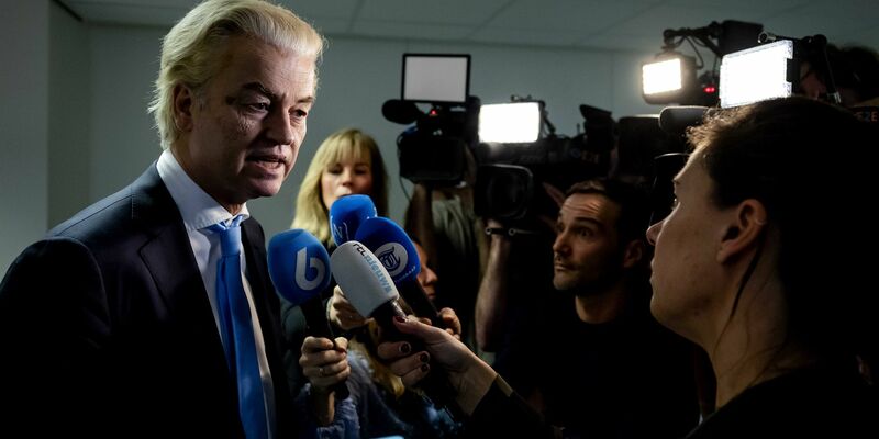 Braucht für eine Mehrheit mindestens zwei Parteien: Wahlsieger und Rechtspopulist Geert Wilders. - Foto: Robin Van Lonkhuijsen/ANP/dpa