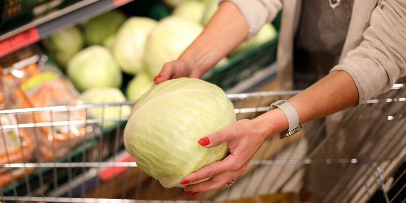 Discounter sind laut einer Umfrage bei der Mehrheit der Deutschen sehr beliebt. - Foto: Danny Gohlke/dpa