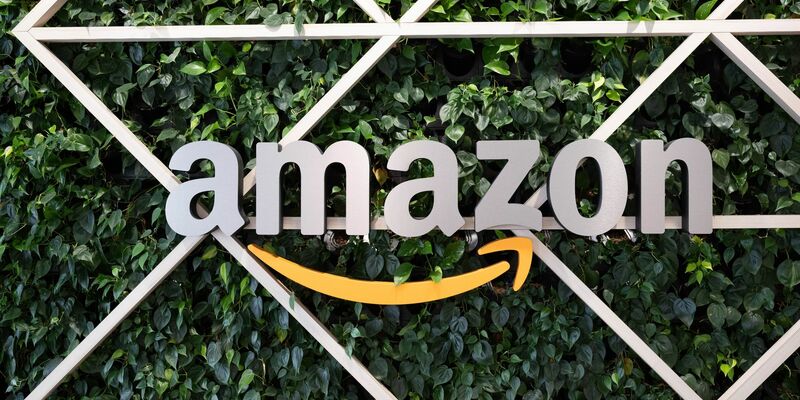 Amazon hat den KI-Chatbot Q für Geschäftskunden vorgestellt. - Foto: Sebastian Kahnert/dpa