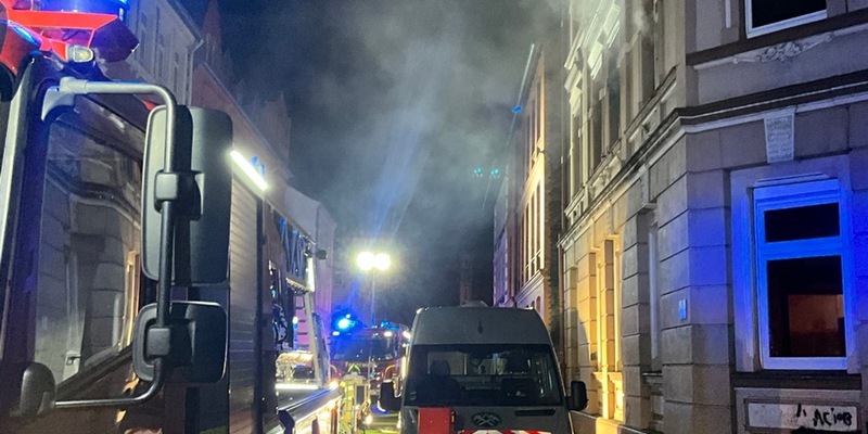 FW-GE: Brand mit Menschenleben in Gefahr in Ückendorf - Feuer in einem Mehrfamilienhaus an der Metzer Straße - Foto: presseportal.de