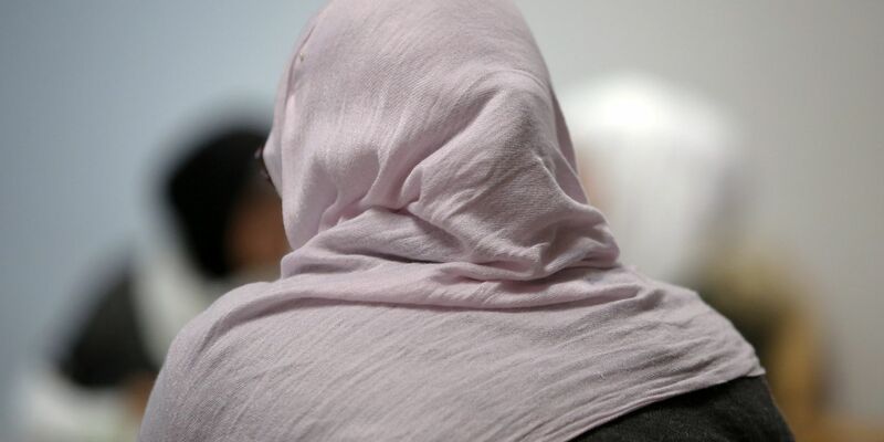 Auf schriftliche Deutsch-Prüfungen und einen Einbürgerungstest soll bei älteren Menschen, die einst über staatliche Abkommen als Arbeitskräfte ins Land gekommen waren, verzichtet werden. - Foto: picture alliance / Fredrik von Erichsen/dpa