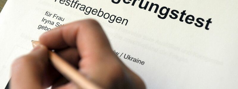 Erfolgreich absolvierte Sprachtests werden nicht nur für die Einbürgerung verlangt, sondern in vielen Fällen auch für den Familiennachzug. (Symbolbild) - Foto: Uli Deck/dpa
