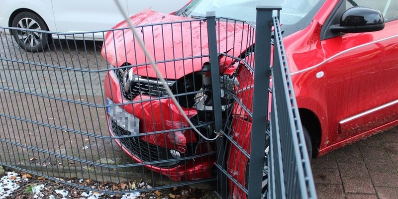 POL-MI: Unfall mit drei beteiligten Fahrzeugen - Foto: presseportal.de