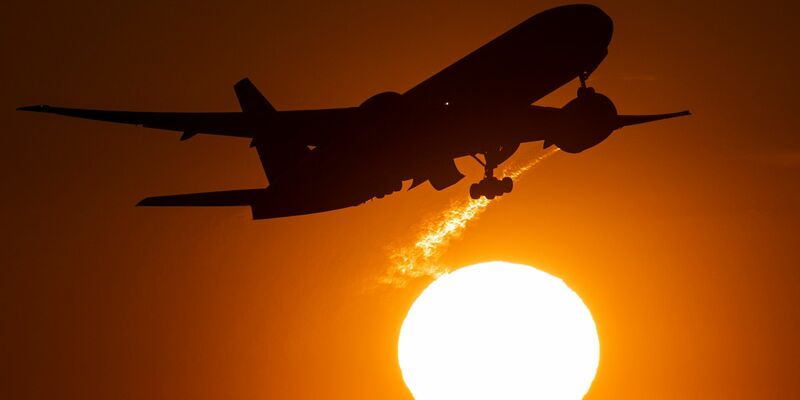 Warum das Flugzeug abstürzte, ist noch unklar (Symbolbild). - Foto: Boris Roessler/dpa