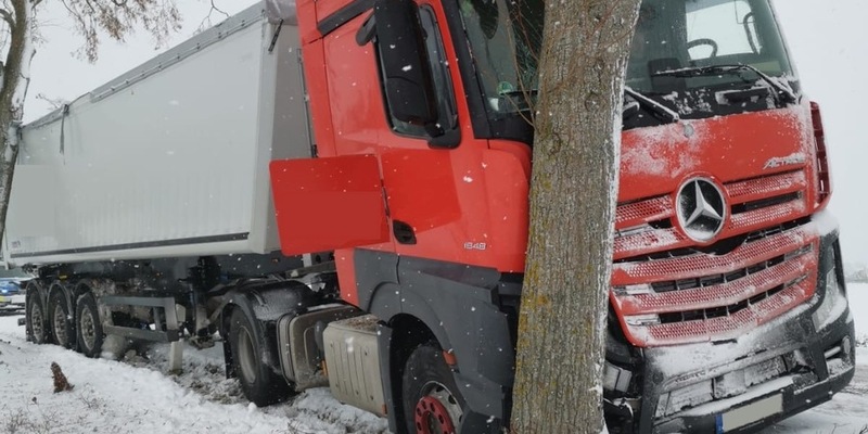 POL-HST: Lkw-Fahrer nach Glätteunfall schwerverletzt - Foto: presseportal.de
