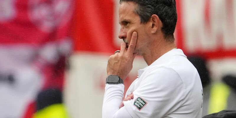 Muss beim FCK gehen: Dirk Schuster. - Foto: Thomas Frey/dpa