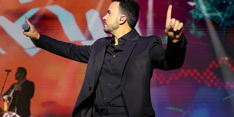 Der Despacito-Star Luis Fonsi tauft die Norwegian Viva, das neueste Schiff der Norwegian Cruise Line - Foto: presseportal.de