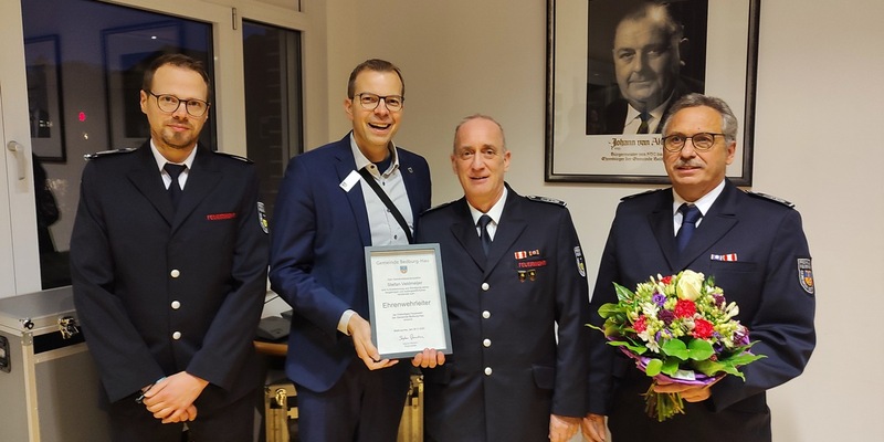 FW-KLE: Stefan Veldmeijer wird Ehrenwehrleiter der Freiwilligen Feuerwehr Bedburg-Hau - Foto: presseportal.de