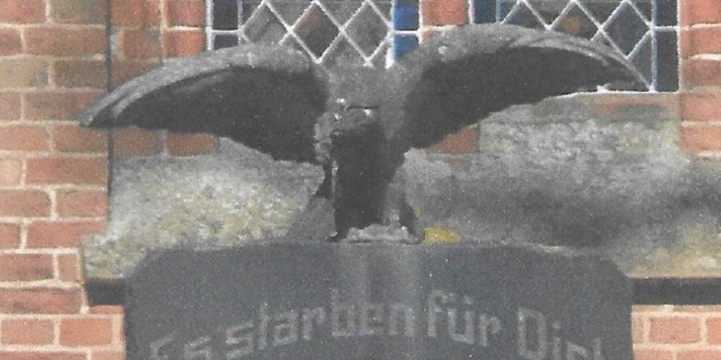 POL-NB: Diebstahl eines Bronze-Adlers - Foto: presseportal.de