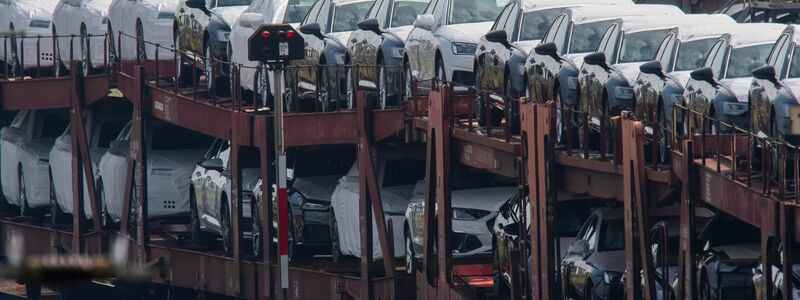 Viele Autobauer stehen unter Druck. (Archivbild)  - Foto: Julian Stratenschulte/dpa