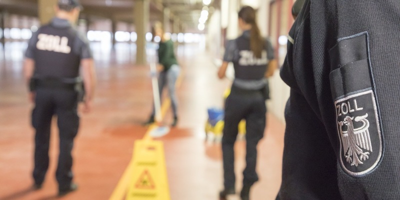 HZA-KR: Krefelder Zoll prüft die Gebäudereinigungsbranche - Foto: presseportal.de