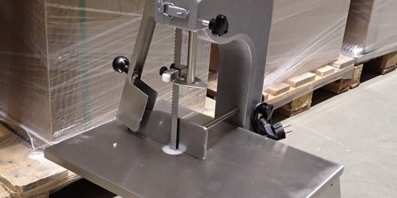 HZA-UL: Zoll stoppt Einfuhr unsicherer Fleisch- und Knochensägen - Foto: presseportal.de