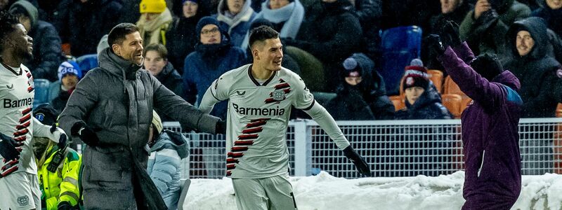 Leverkusens Patrik Schick (M) traf in der Europa League elf Minuten nach seiner Einwechslung. - Foto: Adam Ihse/TT News Agency/AP/dpa