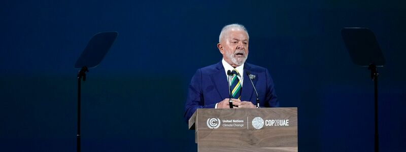Brasiliens Präsident Luiz Inacio Lula da Silva spricht beim UN-Klimagipfel. Nächste Woche wird er in Berlin sein. - Foto: Rafiq Maqbool/AP/dpa