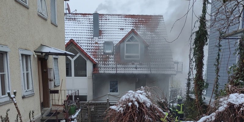 FW Stuttgart: Kellerbrand in Mehrfamilienhaus - Foto: presseportal.de