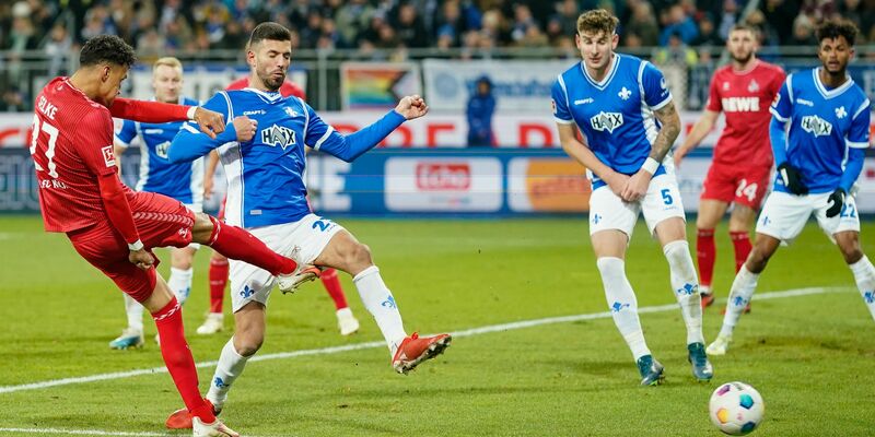 Davie Selke (l) schoss Köln im Kellerduell in Darmstadt zum Sieg. - Foto: Uwe Anspach/dpa