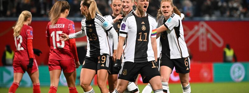 Hart umkämpftes Spiel in Basel: Auch für Rebecca Knaak. - Foto: Sebastian Christoph Gollnow/dpa