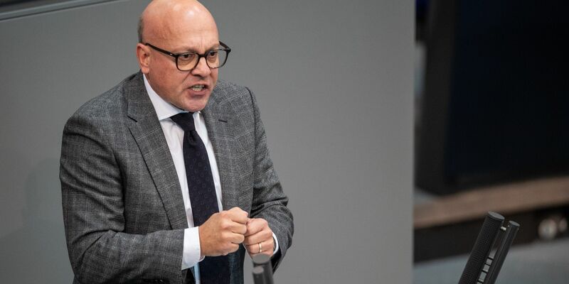 «Dass die Kriegsflüchtlinge aus der Ukraine alle sofort Bürgergeld erhalten, war damals, als es beschlossen wurde, von allen Beteiligten gut gemeint gewesen», sagt CDU-Innenpolitiker Alexander Throm. - Foto: Melissa Erichsen/dpa