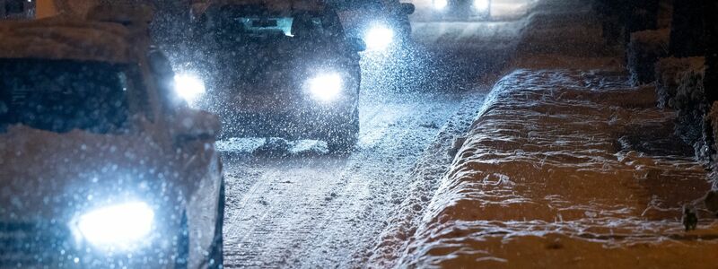 Schnee und Eis sorgen in Bayern für Chaos im Verkehr. - Foto: Sven Hoppe/dpa