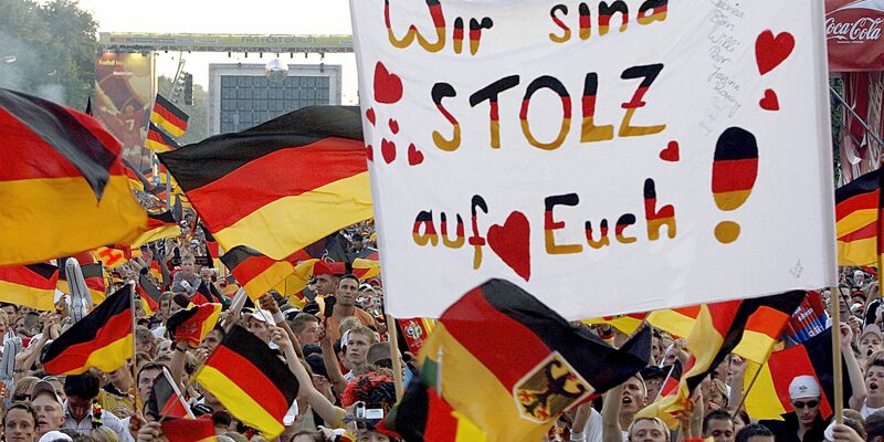 Die Vorfreude auf ein Sommermärchen bei der EM 2024 ist noch gering. - Foto: Marcel Mettelsiefen/dpa