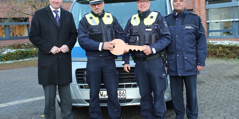 POL-WAF: Kreis Warendorf. Schlüssel an Nachfolger übergeben - Ralf Struß geht in den Ruhestand - Foto: presseportal.de