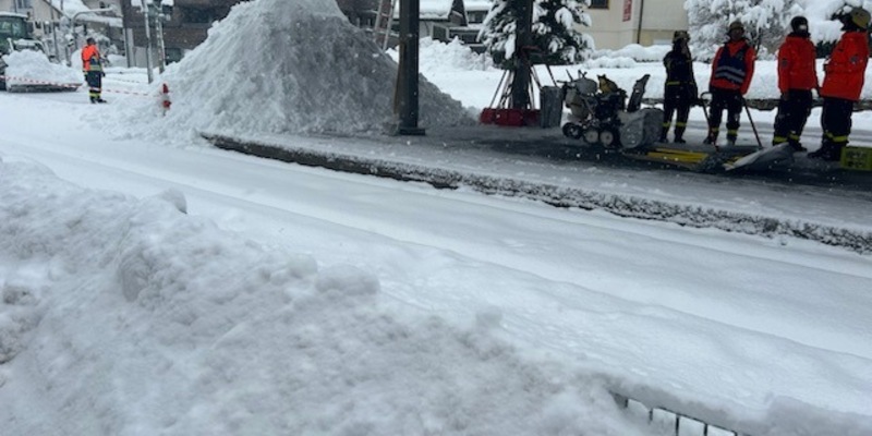 THW Bayern: Schneechaos in Bayern: THW-Einsatzkräfte seit Freitagabend durchgehend im Einsatz. - Foto: presseportal.de