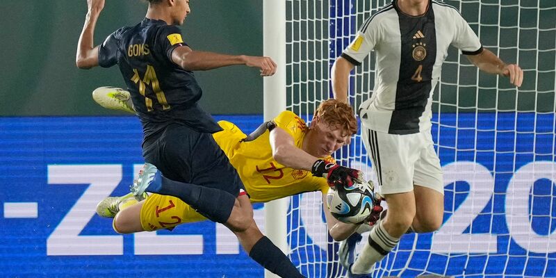 Konstantin Heide wuchs im Elfmeterschießen des WM-Finals über sich hinaus. - Foto: Achmad Ibrahim/AP/dpa
