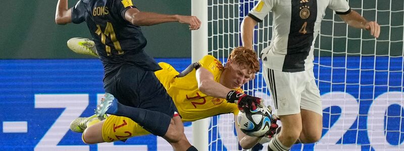Deutschlands Torwart Konstantin Heide zeigte im WM-Finale eine starke Leistung. - Foto: Achmad Ibrahim/AP/dpa