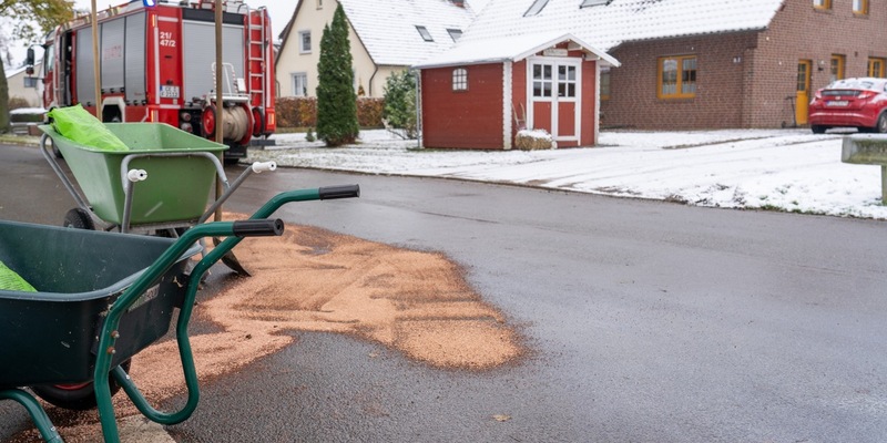 FW Flotwedel: Kraftstoffspur sorgt für Einsatz der Feuerwehr in Wiedenrode - Foto: presseportal.de