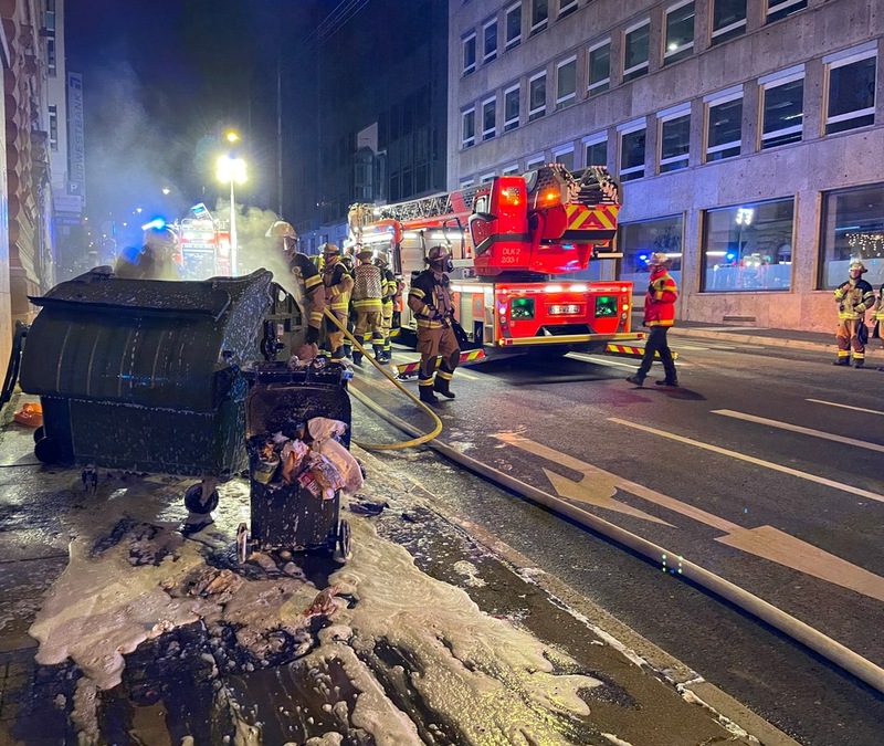 FW Stuttgart: Brennt Müllraum in Mehrfamilienhaus in Stuttgart-West - Foto: presseportal.de