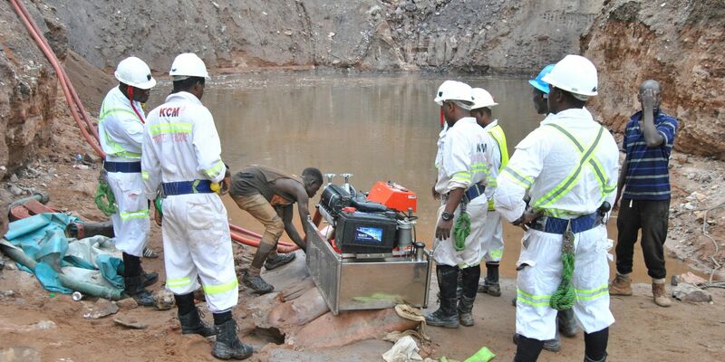 Ein Erdrutsch nach schweren Regenfällen hat in Sambia zum Einsturz einer Mine geführt. - Foto: STR/AP