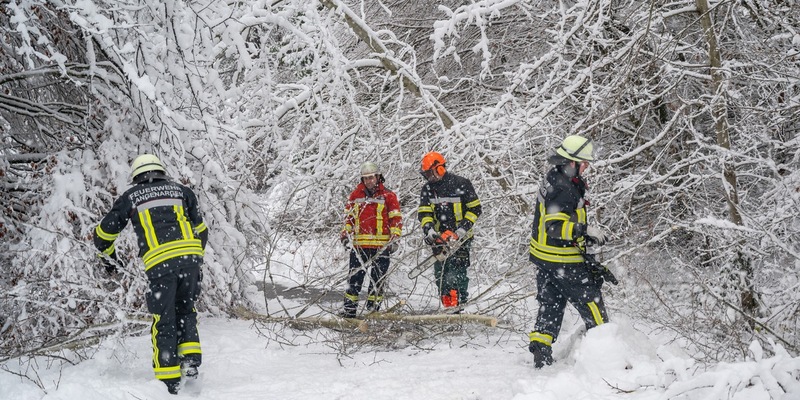 KFV Bodenseekreis: Schneefall am Bodensee verursacht hohe Anzahl an Feuerwehreinsätzen - Foto: presseportal.de