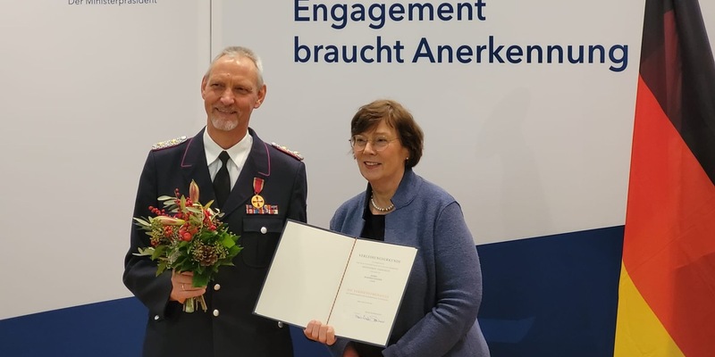 FW-PLÖ: Die Feuerwehren des Kreis Plön gratulieren Manfred Stender zu besonderer Ehrung - Foto: presseportal.de