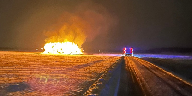 FW-MG: Brand einer Strohmiete - Foto: presseportal.de