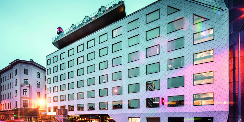 Ein Hotel mit Ecken und Kanten - Foto: PREFA/Croce & Wir über pressetext.de