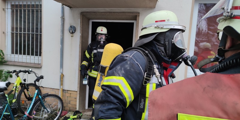 FW Celle: Kellerbrand und Rauchentwicklung - zwei Einsätze gleichzeitig am Vormittag in Celle - Ausgedehnter Kellerbrand bleibt zunächst unentdeckt - Foto: presseportal.de