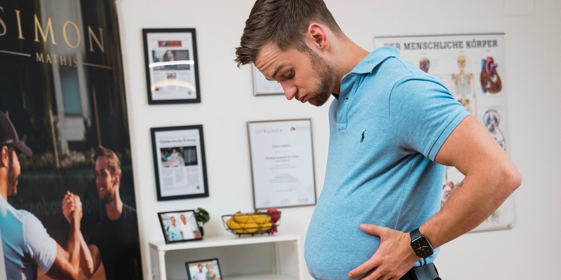 Bauchfett loswerden mit Sit-ups? Das kann nicht funktionieren! - Abnehmcoach Simon Mathis erklärt, warum - Foto: presseportal.de